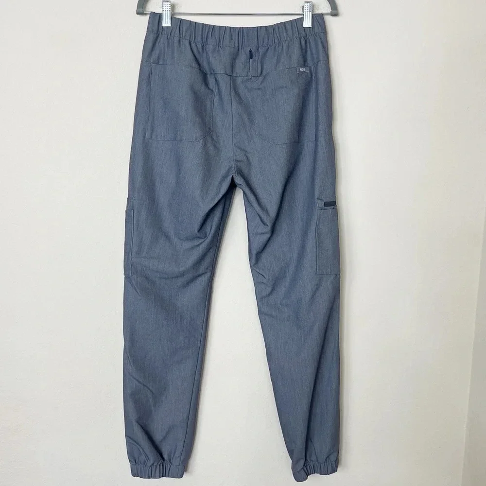 FIGS Men's Gray Cargo Jogger Scrub Pants‎